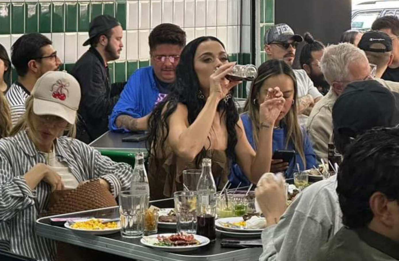 Katy Perry fue captada comiendo tacos en CDMX